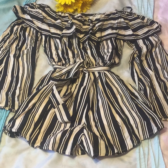 BLACK TAUPE STRIPE OFF THE SHOULDERS LINED ROMPER - Picture 5 of 8